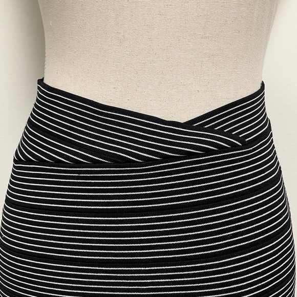 BCBGMAXAZRIA Black White Striped Bodycon Tulip Skirt Mini EUC - Picture 3 of 7